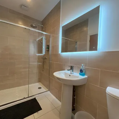 1 Bed Close To Arena Sleeps Up To 4 People F1 アパート リーズ