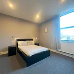 1 Bed Close To Arena Sleeps Up To 4 People F1 *