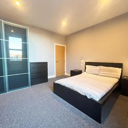 1 Bed Close To Arena Sleeps Up To 4 People F1 * Leeds (West Yorkshire)